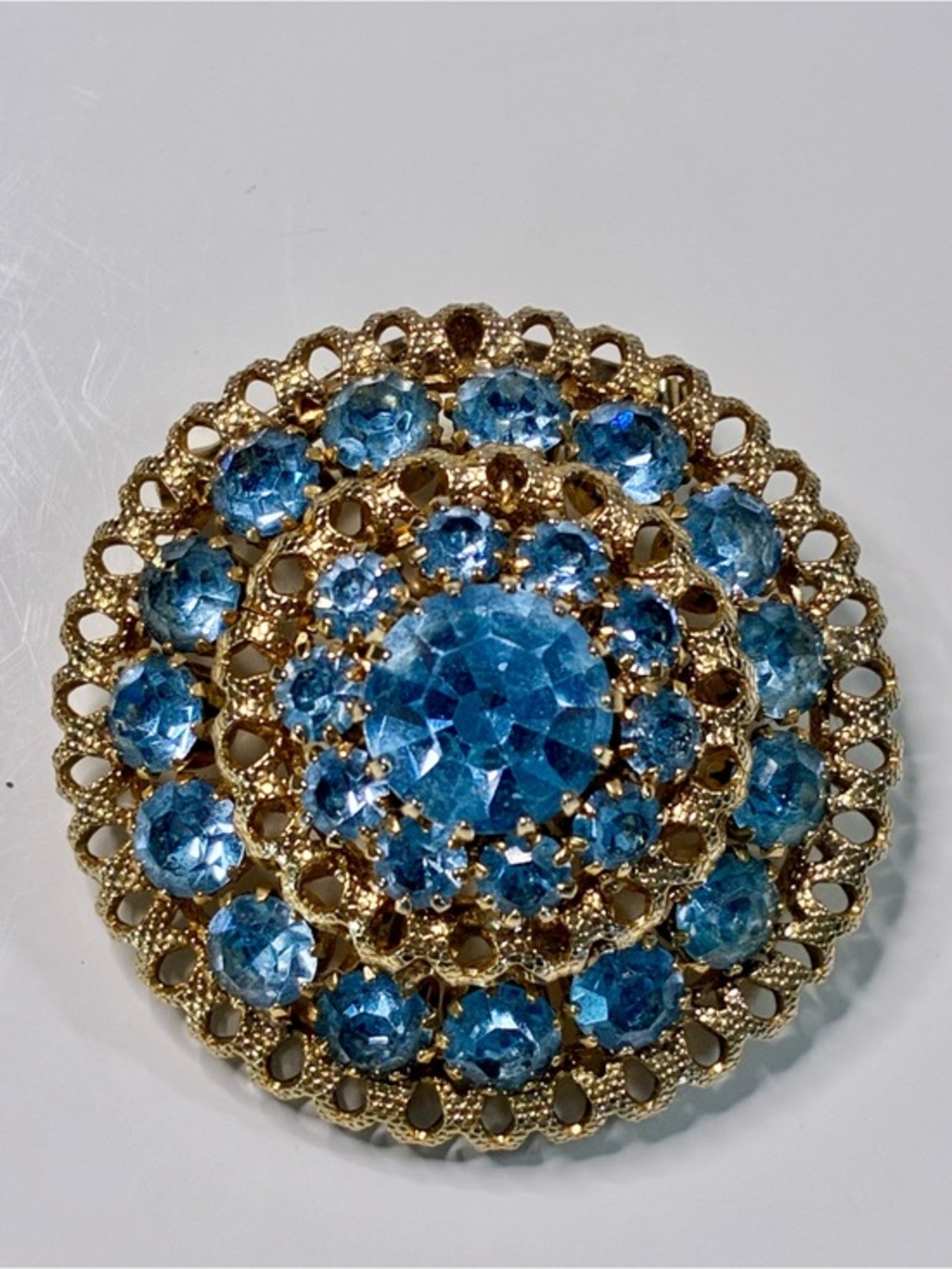 VTG Ladies Elegant Gold-Tone Brooch with Bright Blue Crystals Sunday Church EUC